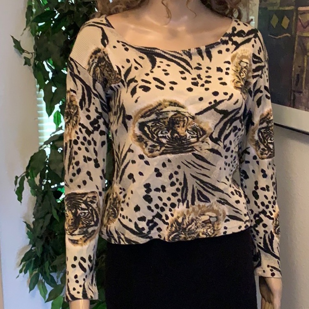 Long Sleeve Top with tiger print Sz lg